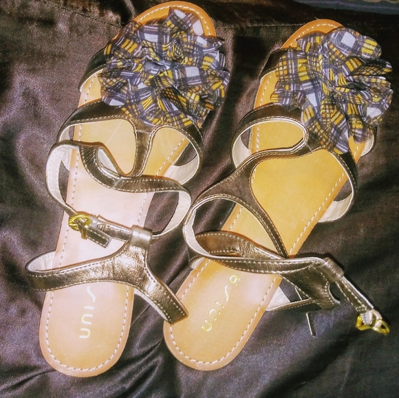 Sandals - Picture 2 of 3